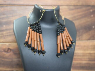 Fancy round earring with 6 strings in stepped design, brown pipe | small black beads