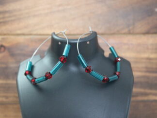 Trendy round earring with blue pipes and diamond-shaped red beads