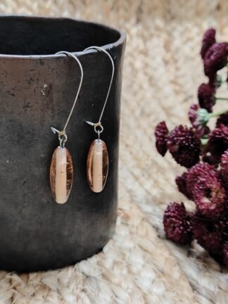 Unique earring with kidney-shaped hook and beige beads