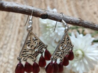 Diamond-shaped metal earring with five hanging red beads